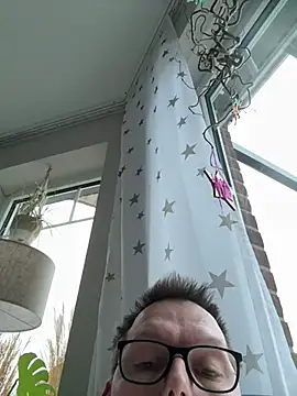 Snapshot of rundum40 chatting on 8, 12, 2024 rundum40 online show from 8, 12, 2024