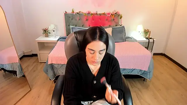 Icysweetcam online show from 13, 5, 2026