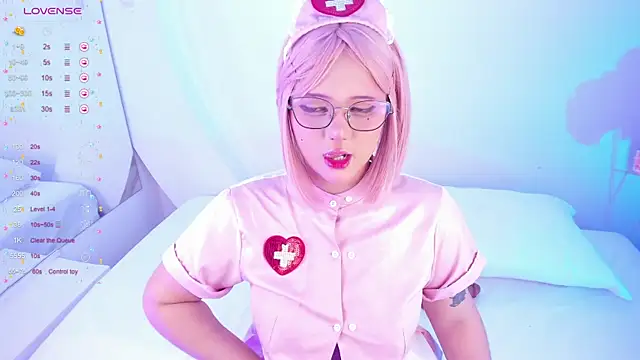 Snapshot of NanaOsaky chatting on 9, 10, 2025 NanaOsaky online show from 9, 10, 2025