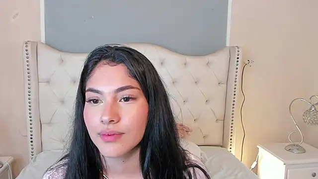 Mia Elowen online show from 12, 2, 2025