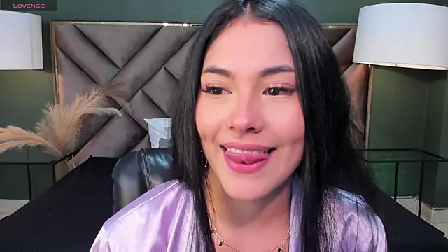 Mia Elowen online show from 22, 2, 2025