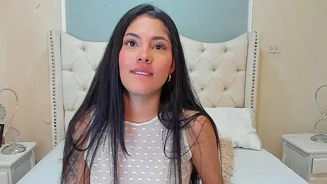 Mia Elowen online show from 10, 2, 2025