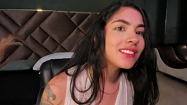 Mia Elowen online show from 28, 2, 2025