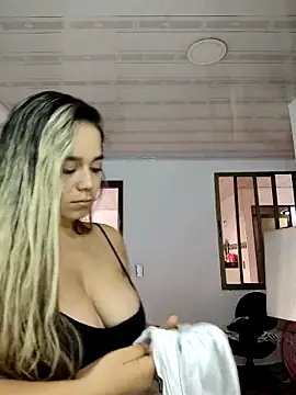 LaurenWelly  online show from 22, 3, 2025