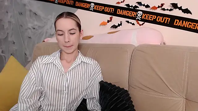 AmbrielHailey online show from 2, 11, 2025