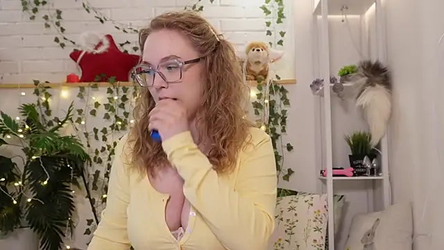 MonicaAsis online show from 11, 9, 2025