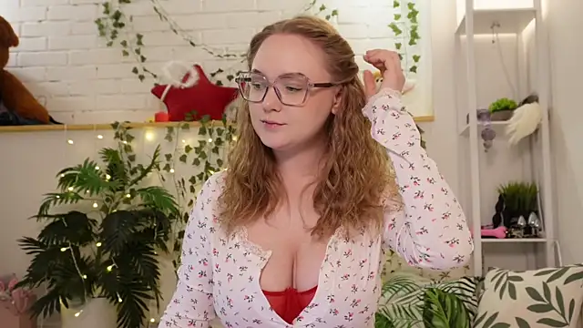 MonicaAsis online show from 14, 10, 2025