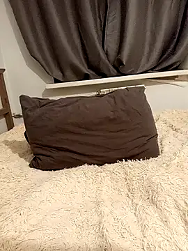 Rowena Vonnie online show from 9, 3, 2025