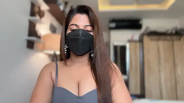 Hotty-Sana online show from 14, 4, 2026