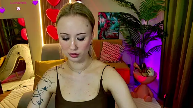 Snapshot of SashaBrooks chatting on 4, 5, 2026 SashaBrooks online show from 4, 5, 2026