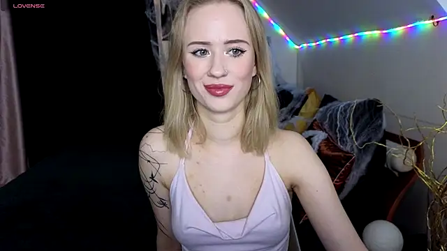 SashaBrooks online show from 5, 11, 2025