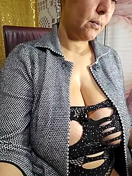 Foxlady2271 online show from 18, 2, 2025