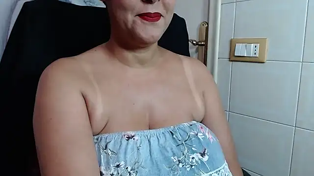 Snapshot of Foxlady2271 chatting on 22, 5, 2026 Foxlady2271 online show from 22, 5, 2026