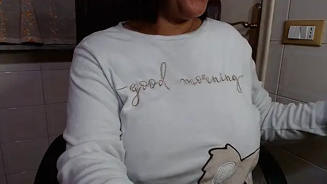 Snapshot of Foxlady2271 chatting on 1, 5, 2026 Foxlady2271 online show from 1, 5, 2026