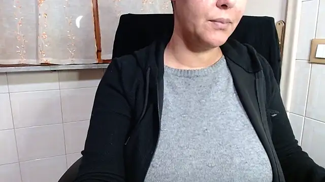 Foxlady2271 online show from 25, 3, 2026