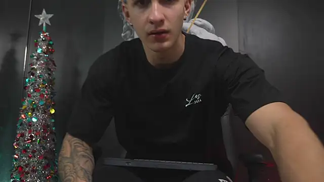 JacksonOlsenn online show from 17, 12, 2025