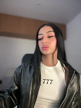 maddy bronw  online show from 25, 2, 2025