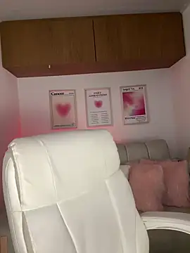 maddy bronw  online show from 11, 11, 2025