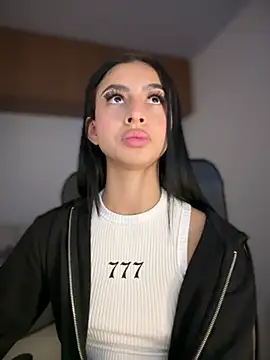 maddy bronw  online show from 8, 3, 2025