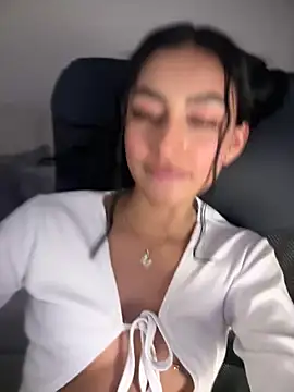 maddy bronw  online show from 2, 3, 2025