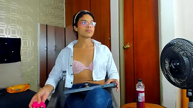 evelyn wine online show from 11, 3, 2025