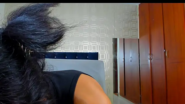 evelyn wine online show from 16, 3, 2025