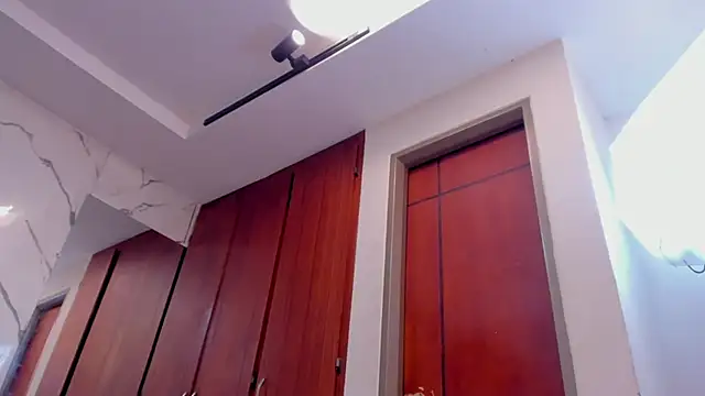 evelyn wine online show from 17, 10, 2025