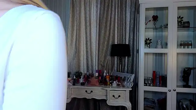 AnneFoxy online show from 25, 4, 2026