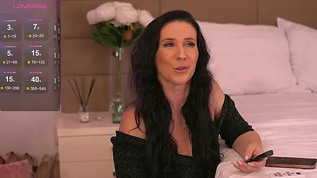 KyraCase online show from 6, 11, 2025