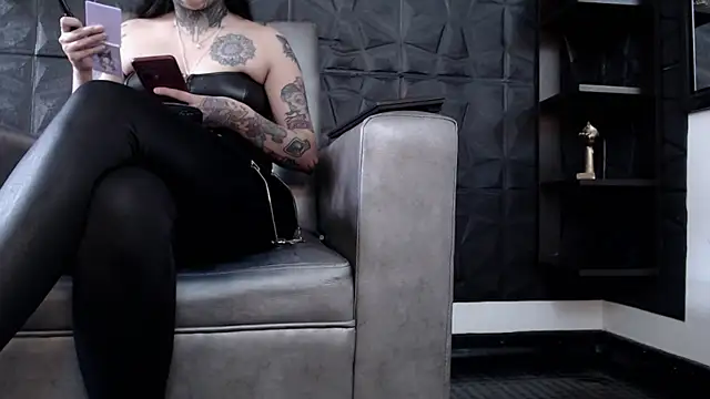 Agata Darkness online show from 3, 10, 2025