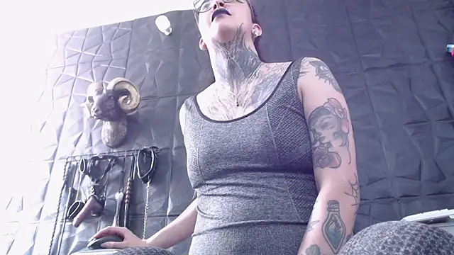 Agata Darkness online show from 14, 4, 2026