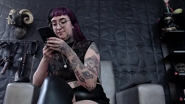 Agata Darkness online show from 4, 3, 2026