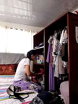 Samantha Sullivan  online show from 12, 9, 2025