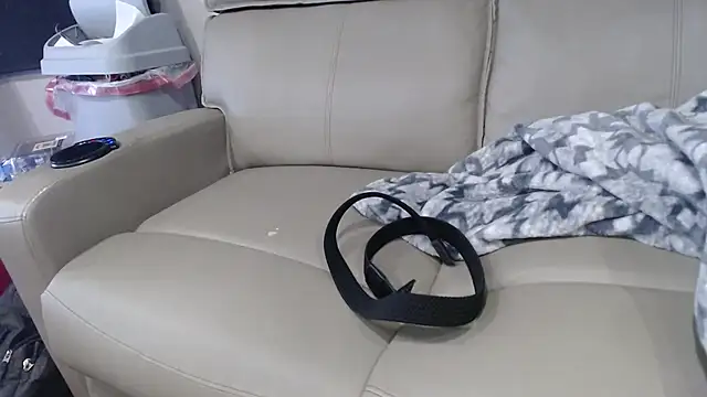 overaveragefreak4you online show from 5, 2, 2026