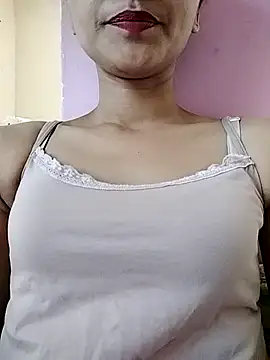 MISSQUEEN48 online show from 5, 4, 2026