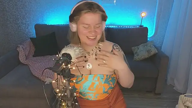 Kira Citro online show from 17, 1, 2025