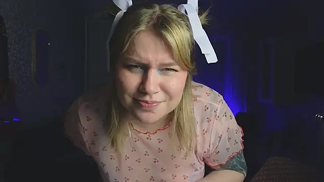 Kira Citro online show from 10, 9, 2025