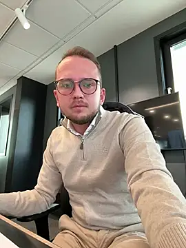 thehornyguy97 online show from 27, 4, 2026