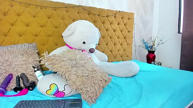 Michelle Brooks online show from 13, 1, 2025