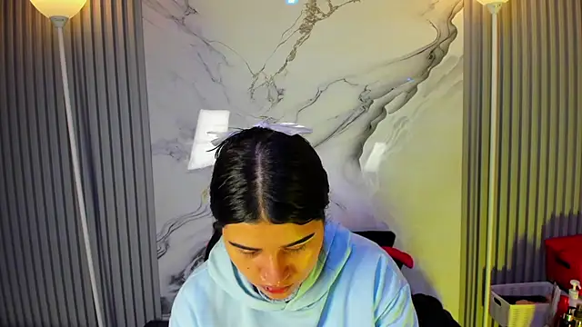 venusowen  online show from 2, 4, 2026