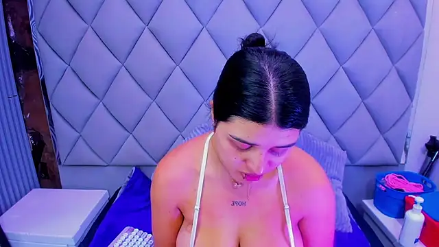 venusowen  online show from 7, 11, 2025