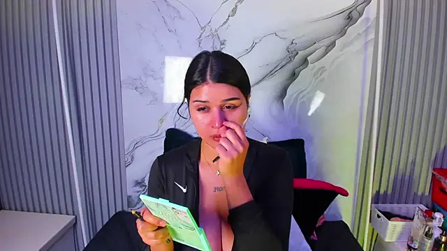 venusowen  online show from 13, 5, 2026
