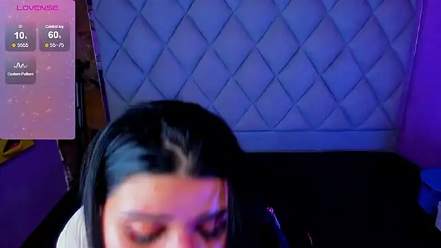 venusowen  online show from 3, 10, 2025