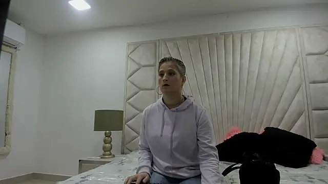 Jade squirtt online show from 22, 9, 2025