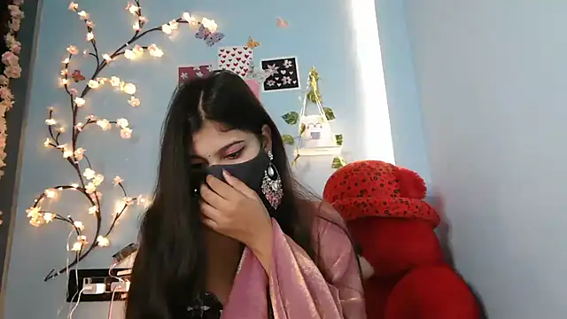 Reena Singh53 online show from 1, 11, 2025