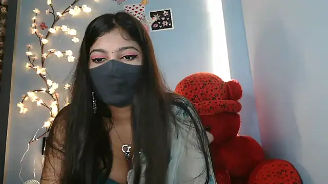 Reena Singh53 online show from 5, 10, 2025