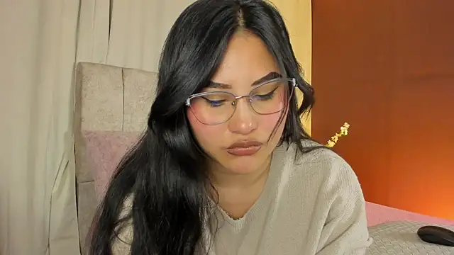 Little Ivy online show from 3, 10, 2025