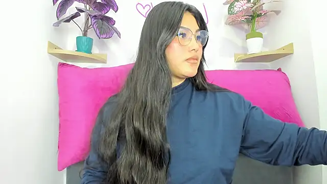 Little Ivy online show from 16, 9, 2025