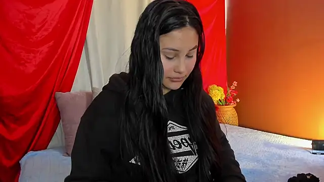 Little Ivy online show from 6, 11, 2025