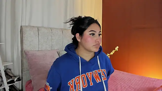 Little Ivy online show from 25, 9, 2025